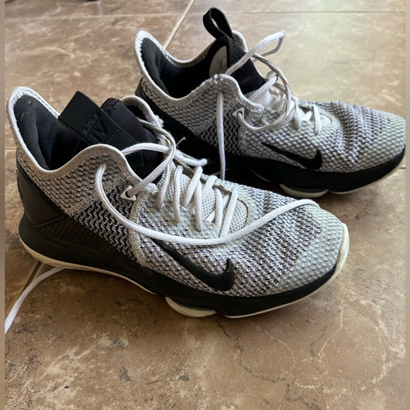 Size 8 - Nike LeBron Witness 4 White Black - Picture 3 of 7